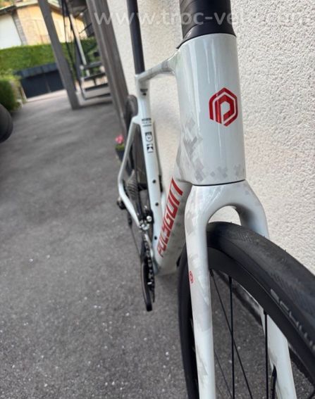 Vélo de route carbone Neuf Polygon Strattos 6 - 8