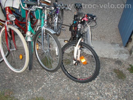 divers vélo en lot ou unité et pièces vintage  - 10