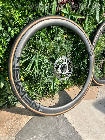 Roues carbone NEWMEN Advanced SL R.38 Streem Disc – Shimano