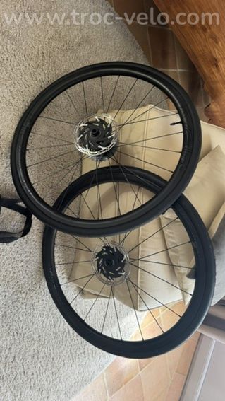 Roval Rapide CLX 32 Disque Tubeless NEUVES. - 3