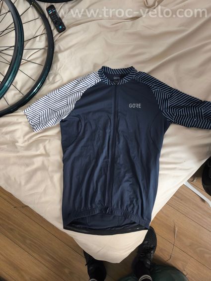 Maillot Gore manches courtes bleu et rayées blanc, taille M