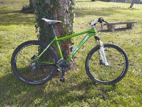 VTT RCZ Race 26" – Shimano Deore 3x9 – 11,8 kg – Fourche Suntour Axon – Révisé prêt à rouler