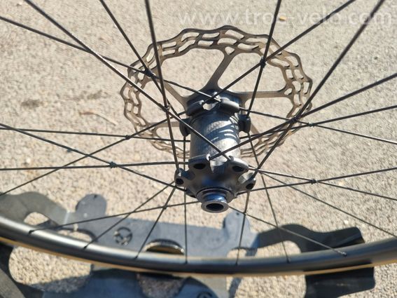 ROUES CARBONE ULTRA LIGHT – SPADA KOM DISC CARBONE / CÉRAMIQUE - 2