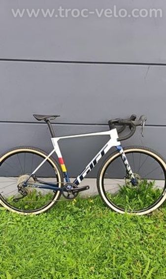 Gravel girs rnr 2 neuf carbone t56