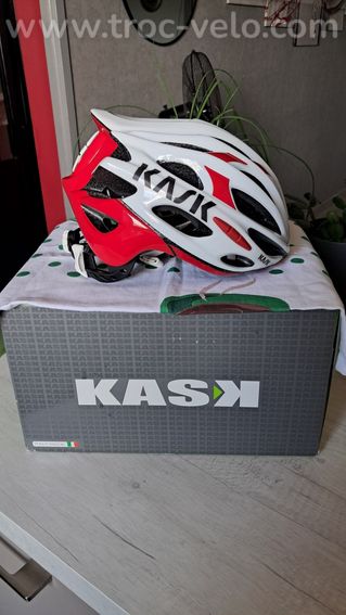 Casque de velo de route rouge et blanc