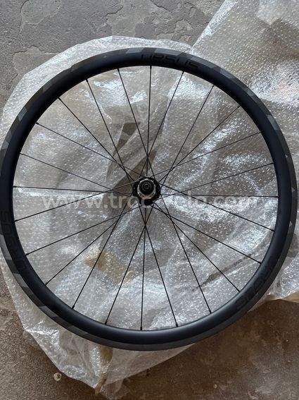 Roue carbone neuve