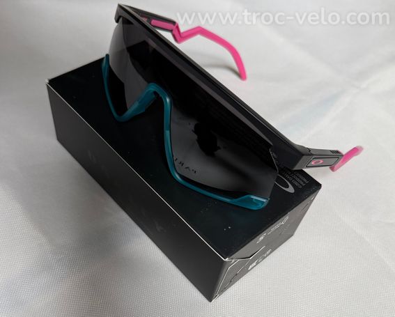 Lunettes Oakley BXTR verres prizm black branches roses en parfait état avec set complet - 2