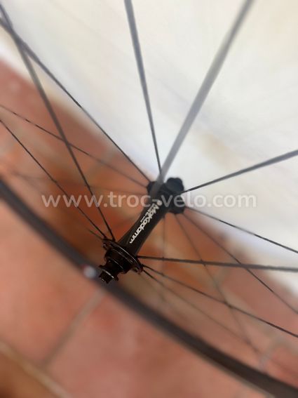 Roues boyaux très bon état à saisir 350 euros