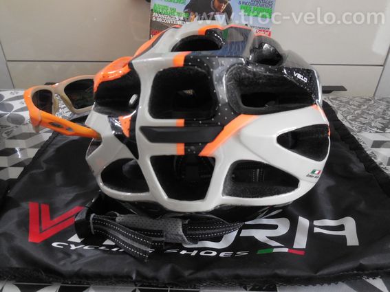 CASQUE VITTORIA NEUF TAILLE L et LUNETTE AZR - 3