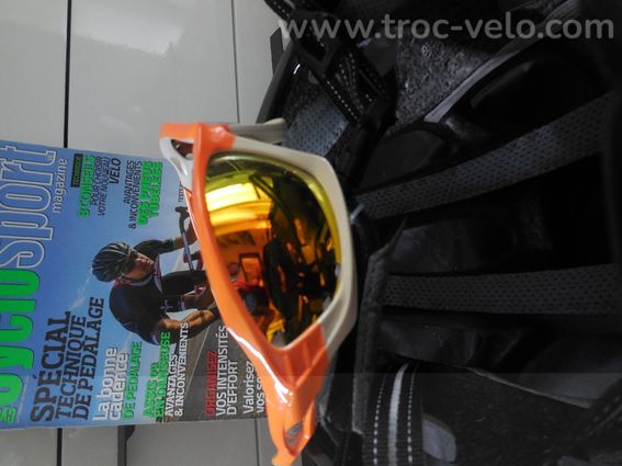 CASQUE VITTORIA NEUF TAILLE L et LUNETTE AZR - 6