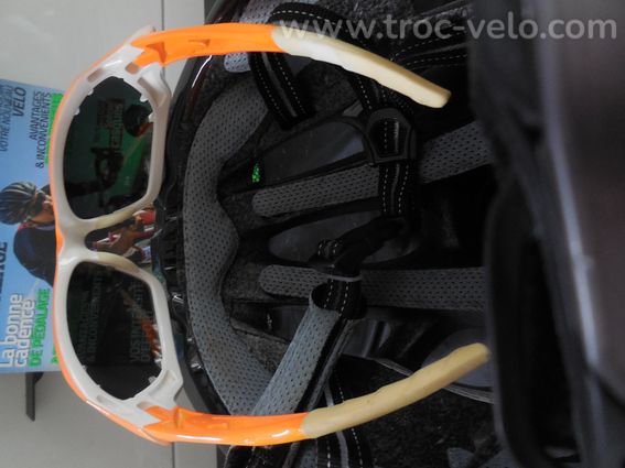 CASQUE VITTORIA NEUF TAILLE L et LUNETTE AZR - 7