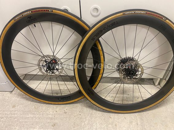 Roues carbone DT swiss 240