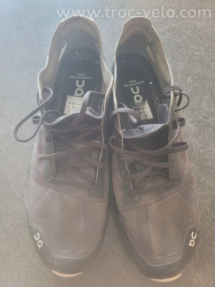 chaussures de trail on peak - 2