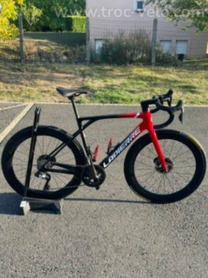Lapierre Xelius SL8 M 2023 – Ultegra Di2 – Fulcrum / HollowGram KNØT 64 - 2