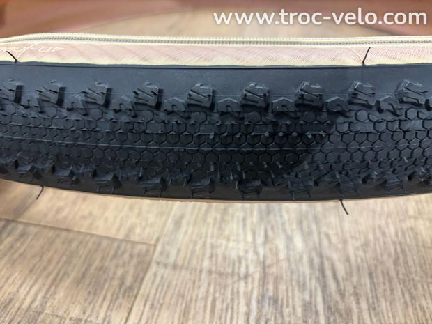 Pneus Gravel Vittoria Terreno Dry 38c neufs - 3