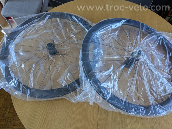 Roues route carbone novatec r4 tubeless 45mm neuves