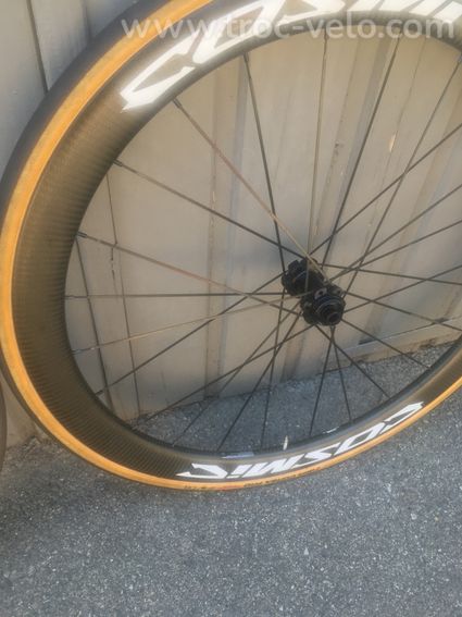 VENDS UNE PAIRE ROUE COMIC CARBONNE AXE TRAVERSANT POUR DISQUE - 2