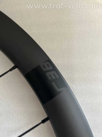 Roue Roadborn r38 neuve - 3