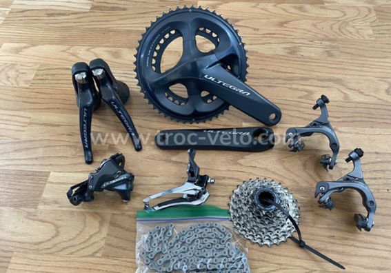 Groupe Shimano Ultegra 2x11 vitesses freinage sur jantes R8000