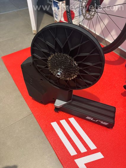 Home trainer connecté Elite Rivo et accessoires . (SWIFT)