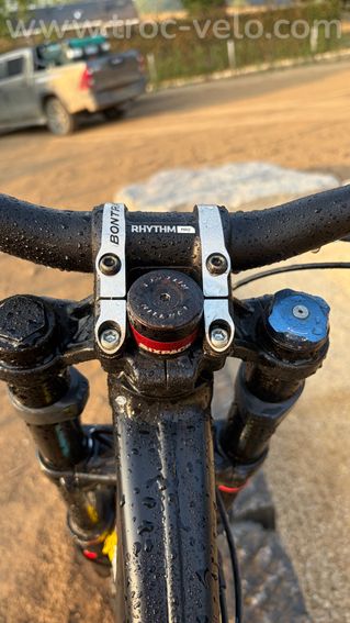 VTT DH Specialized démo 8 - 3
