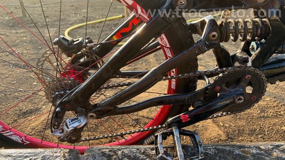 VTT DH Specialized démo 8 - 5