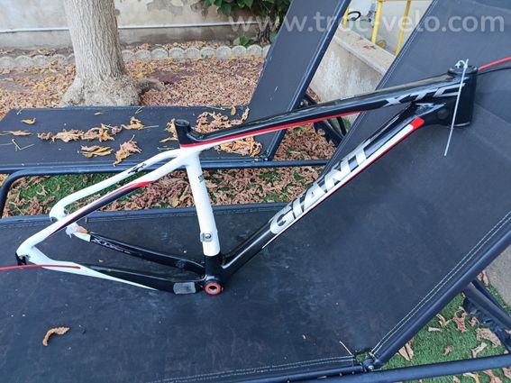 Cadre VTT giant xtc full carbone 29 pouces