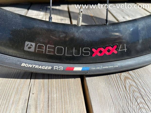 Roues tout carbone Bontrager Aeolus XXX 4 TLR disque avec pneus Bontrager R3 700x28mm - 2