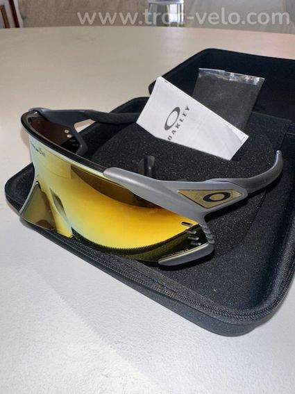 Oakley Velo Kato gold