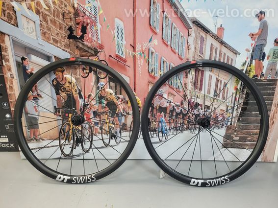 NEUF ! Paire de roues carbone DT Swiss ERC 1100 55mm