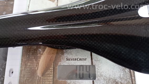 SELLE . TOUT CARBONE. POIDS 104G