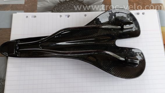 SELLE . TOUT CARBONE. POIDS 104G - 3