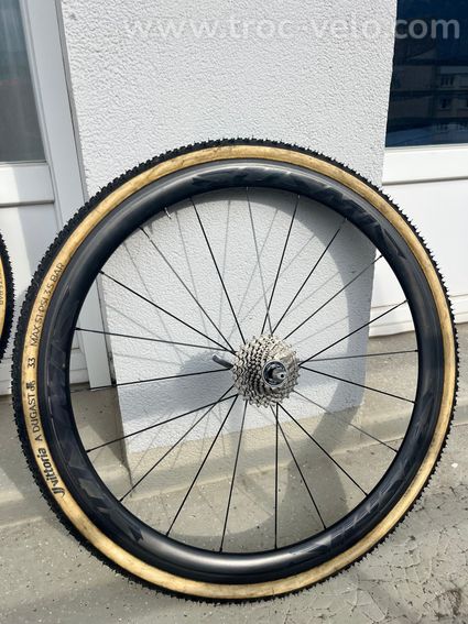 Paire de roues carbone à boyaux – Avant Oderen Raon / Arrière Mavic Cosmic – Patins - 2