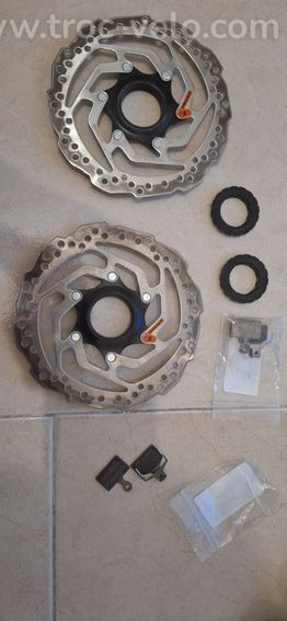 Disques freins et plaquettes Shimano quasi neufs