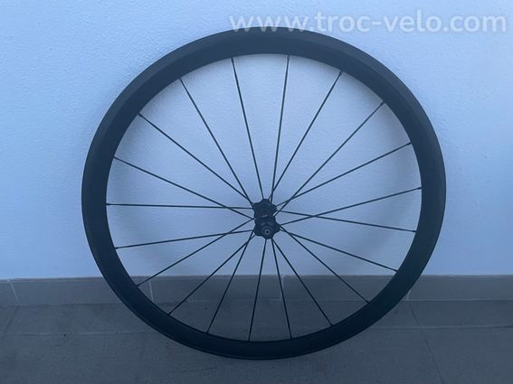 Roue avant carbone CSC 38mm - Patins - Tubeless Ready - Moyeu Novatec