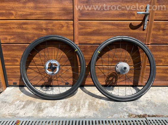 Paire de roues carbone + cassette + pneus montés en tubeless - 2