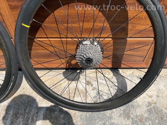 Paire de roues carbone + cassette + pneus montés en tubeless - 3