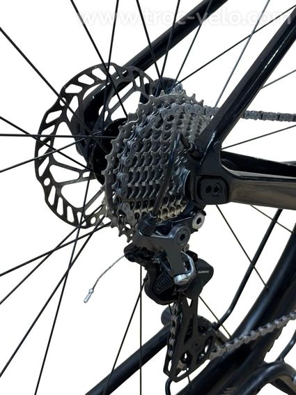 Giant Revolt Advanced 2 Carbon Vélo de gravel Shimano GRX 2023 - 12
