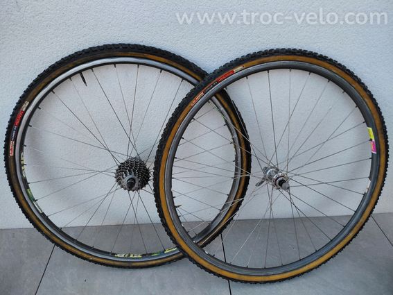 paires de roues 700 route/ gravel /cyclo cross