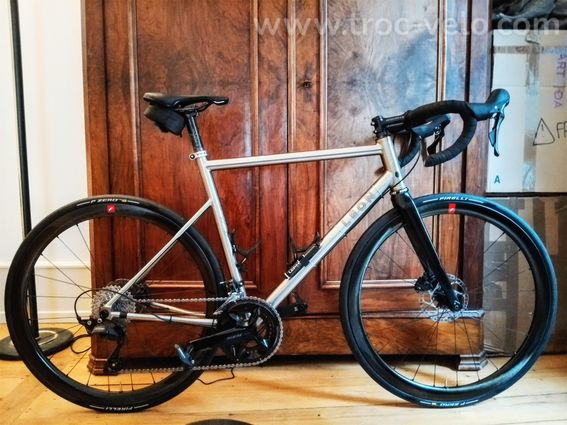 Vélo de route titane - Leon Genus (2024) en taille 56 (L)