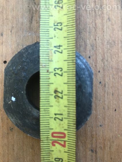 je recherche un axe de pedalier avec ses cuvettes pour un triporteur juery - 2