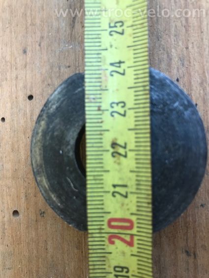 je recherche un axe de pedalier avec ses cuvettes pour un triporteur juery - 3