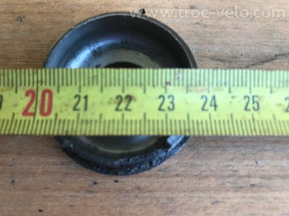 je recherche un axe de pedalier avec ses cuvettes pour un triporteur juery - 4