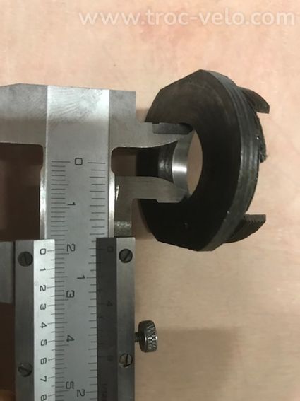 je recherche un axe de pedalier avec ses cuvettes pour un triporteur juery - 7