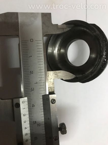 je recherche un axe de pedalier avec ses cuvettes pour un triporteur juery - 8