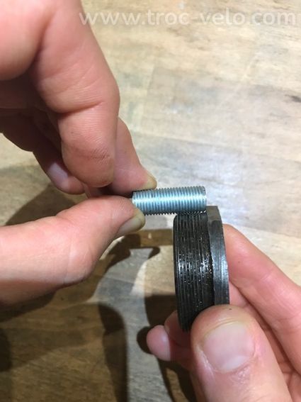 je recherche un axe de pedalier avec ses cuvettes pour un triporteur juery - 11