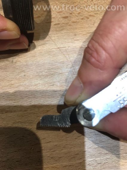 je recherche un axe de pedalier avec ses cuvettes pour un triporteur juery - 13