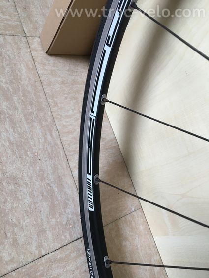 Roue AV DT Swiss 1650 Alu (Tubeless) prête à rouler - 4