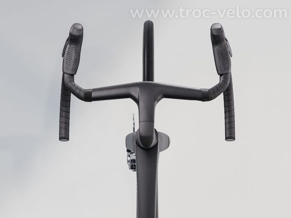 Velo De Route Trek Madone Slr 9 Sram Red Axs 12v 700 Mm Noir Gen  8   Velo D Exposition - 3