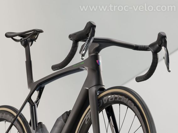 Velo De Route Trek Madone Slr 9 Sram Red Axs 12v 700 Mm Noir Gen  8   Velo D Exposition - 5